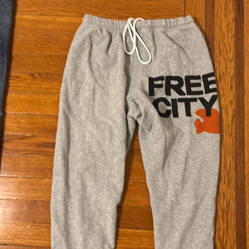 Free City cropped grey sweatpants size small
